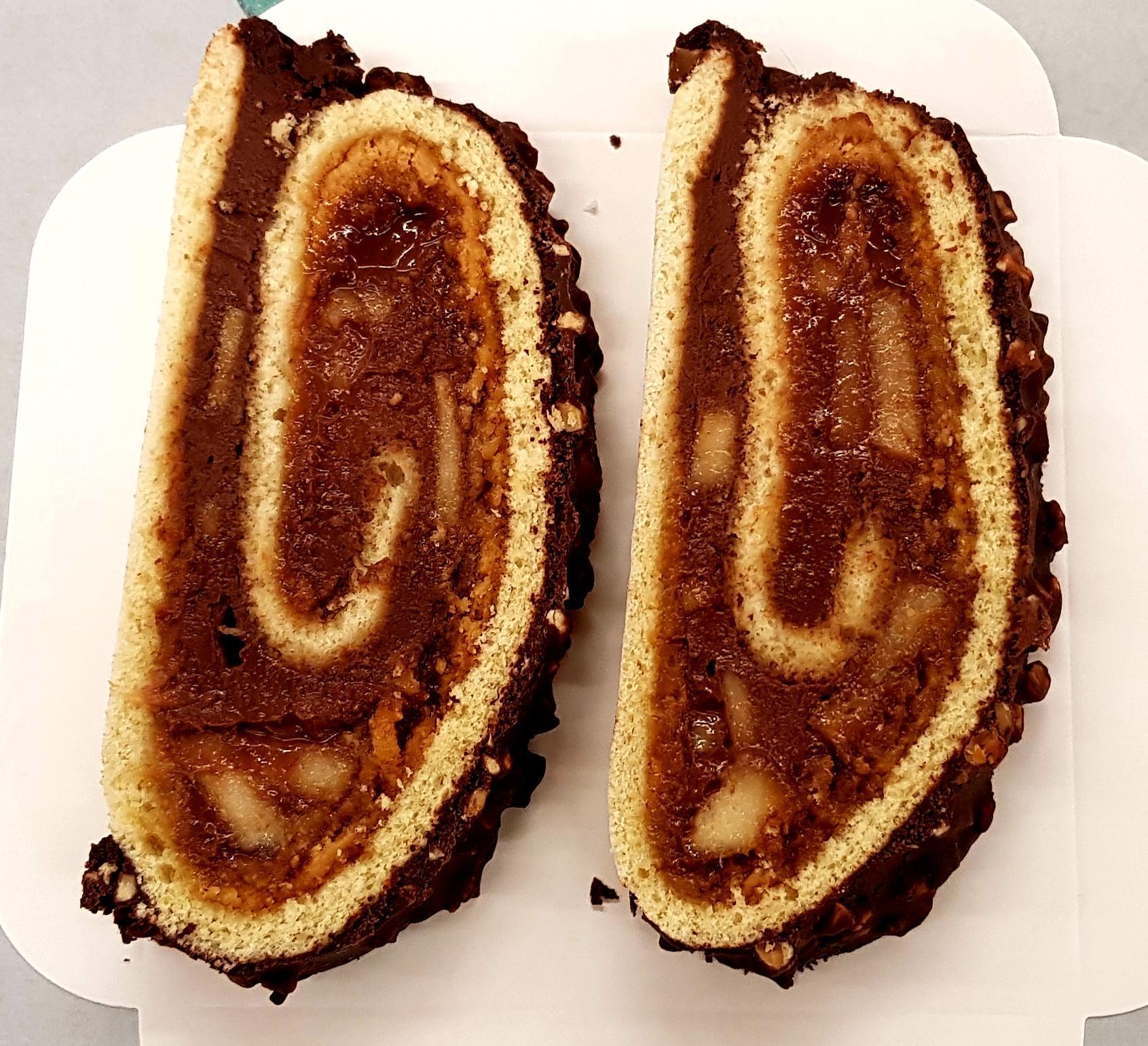 B&ucirc;che poire, cacahu&egrave;tes, chocolat